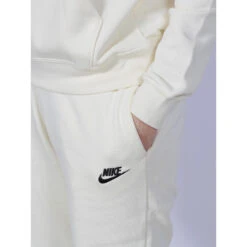 Jogging Sportswear Club écru Femme - Nike -ONLY || Vero Moda Soldes Boutique jogging sportswear club ecru femme nike 3